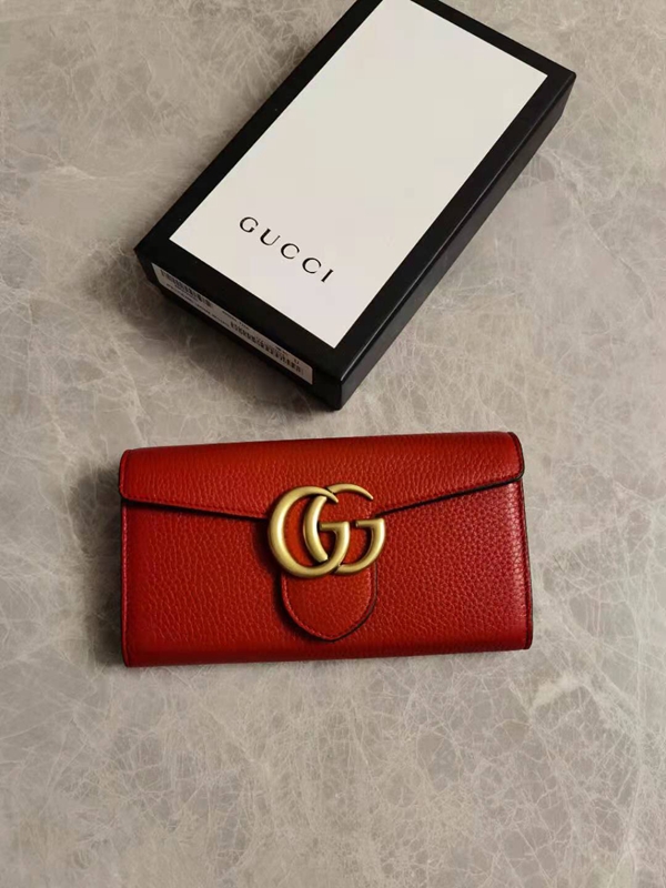 グッチ財布 レプリカ着用イメージ